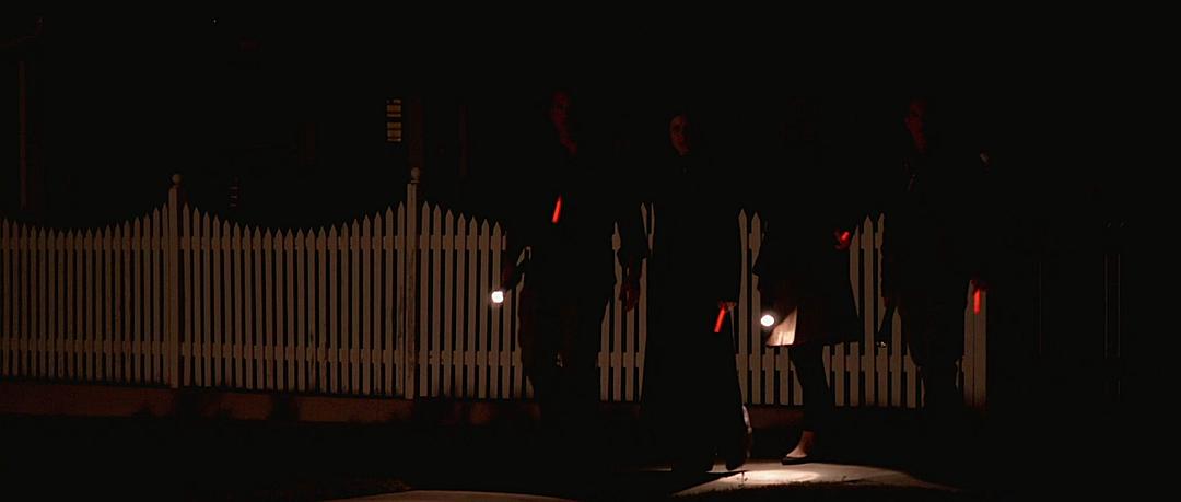 《彗星来的那一夜》剧照第34张图片 《彗星来的那一夜》剧照第34张图片