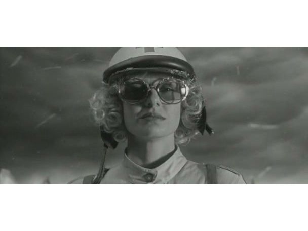 《天线》海报第12张图片 《天线》海报第12张图片