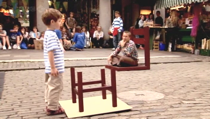 《眼见不为实》海报